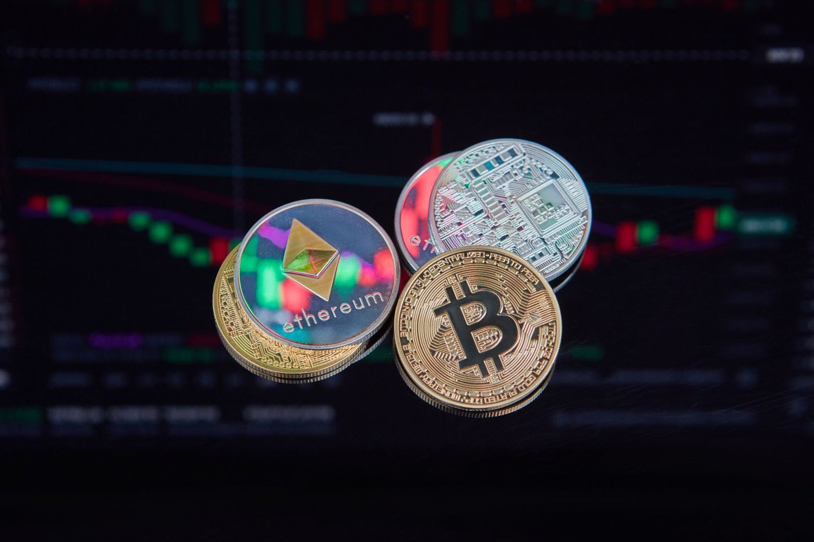 Bitcoin Ether ETFs: What Went Wrong After Fed Hike?